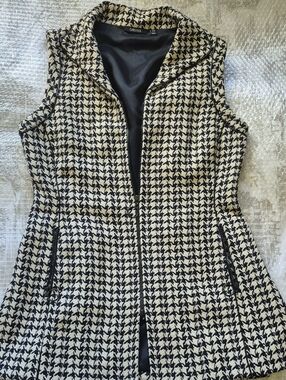 Carlisle Black and White Houndstooth Sleeveless Zip Vest